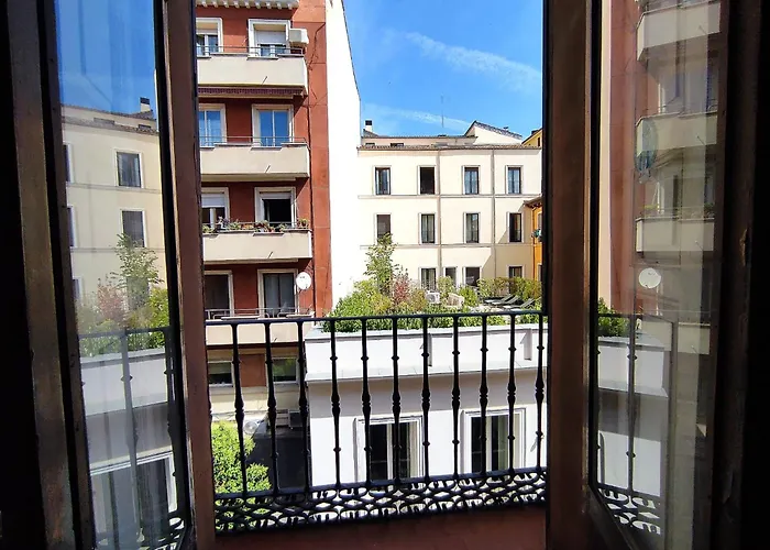 Barrio De Las Letras, Corazon De Madrid